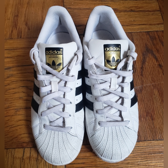Adidas Superstar Sneakers - size 7 - Picture 2 of 12